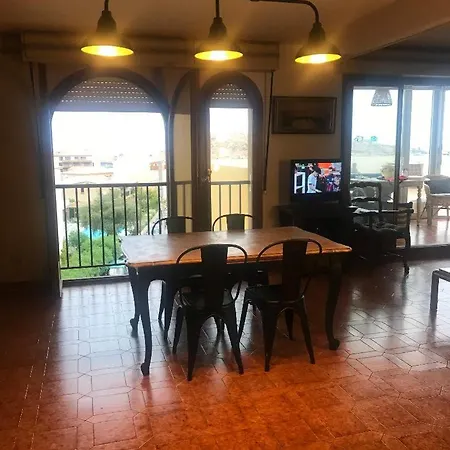 Face Aux Iles Terrasse Et Parking