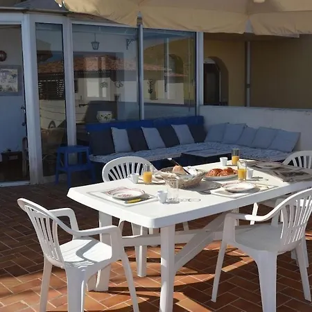 Face Aux Iles Terrasse Et Parking LʼÎle-Rousse