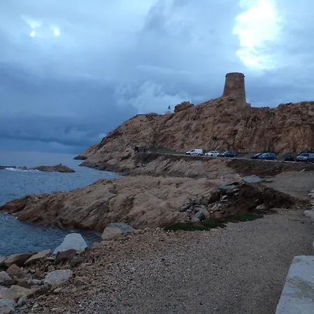 Face Aux Iles Terrasse Et Parking