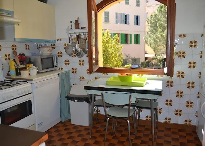 Face Aux Iles Terrasse Et Parking LʼÎle-Rousse