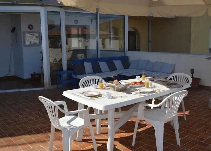 Face Aux Iles Terrasse Et Parking LʼÎle-Rousse